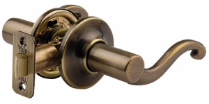 Yale Interior Lever Savannah in Antigue Brass